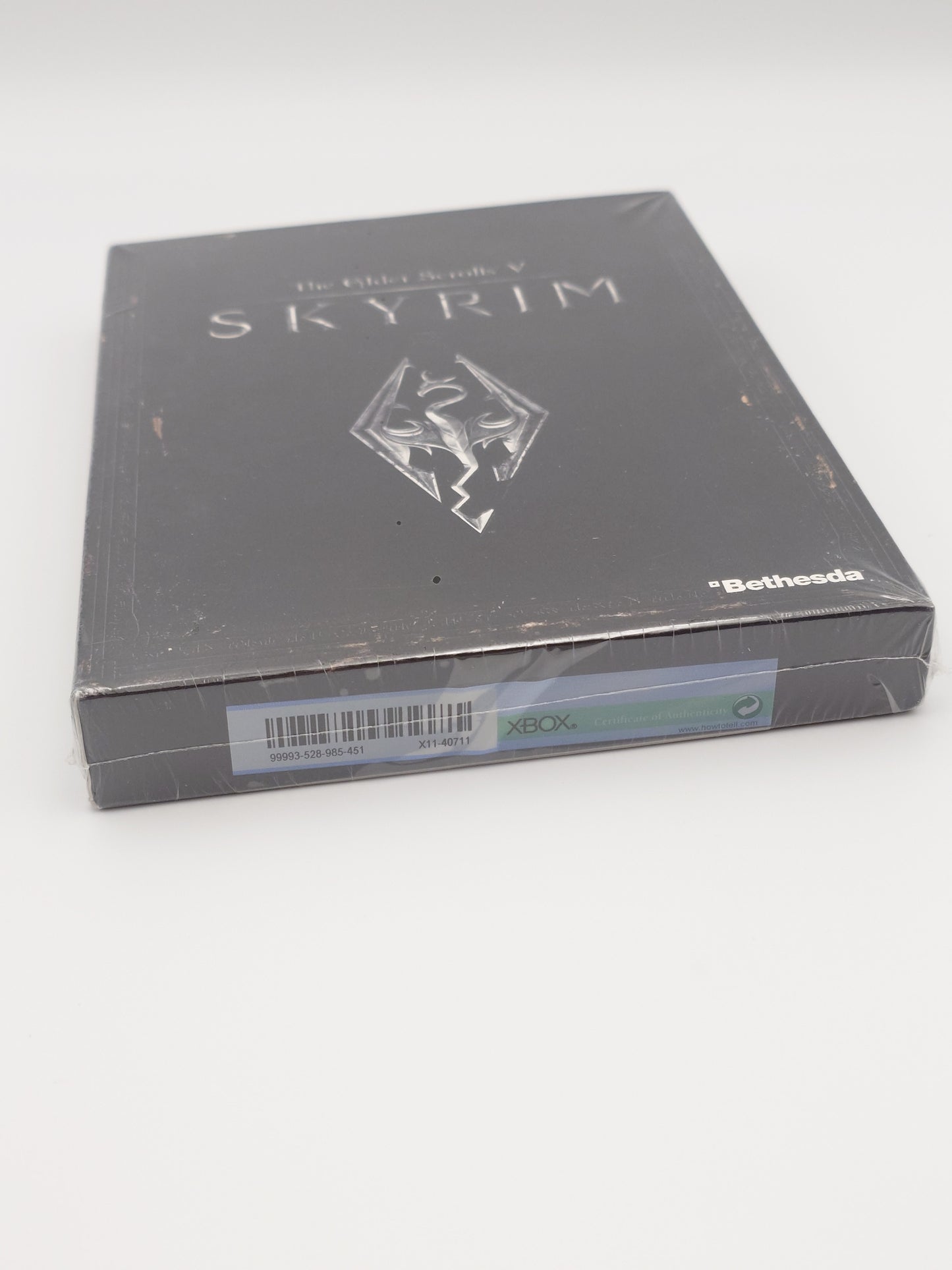 The Elder Scrolls V: Skyrim – Collector's Edition with Custom Acrylic Display Case (Xbox 360, PAL) – Factory Sealed