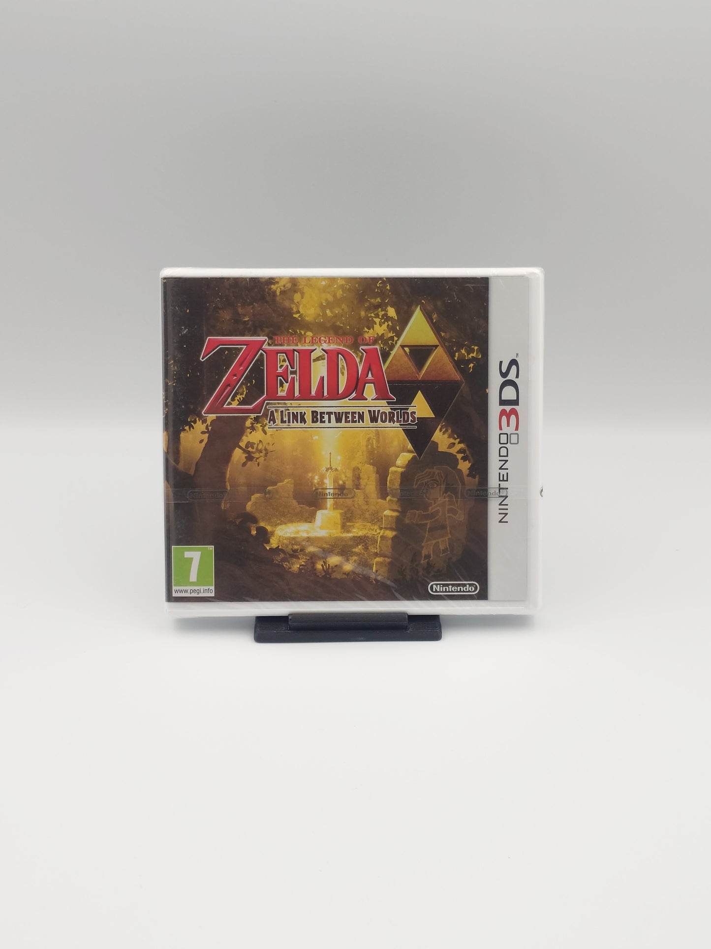 The Legend of Zelda: A Link Between Worlds (Nintendo 3DS, UKV) - Factory Sealed