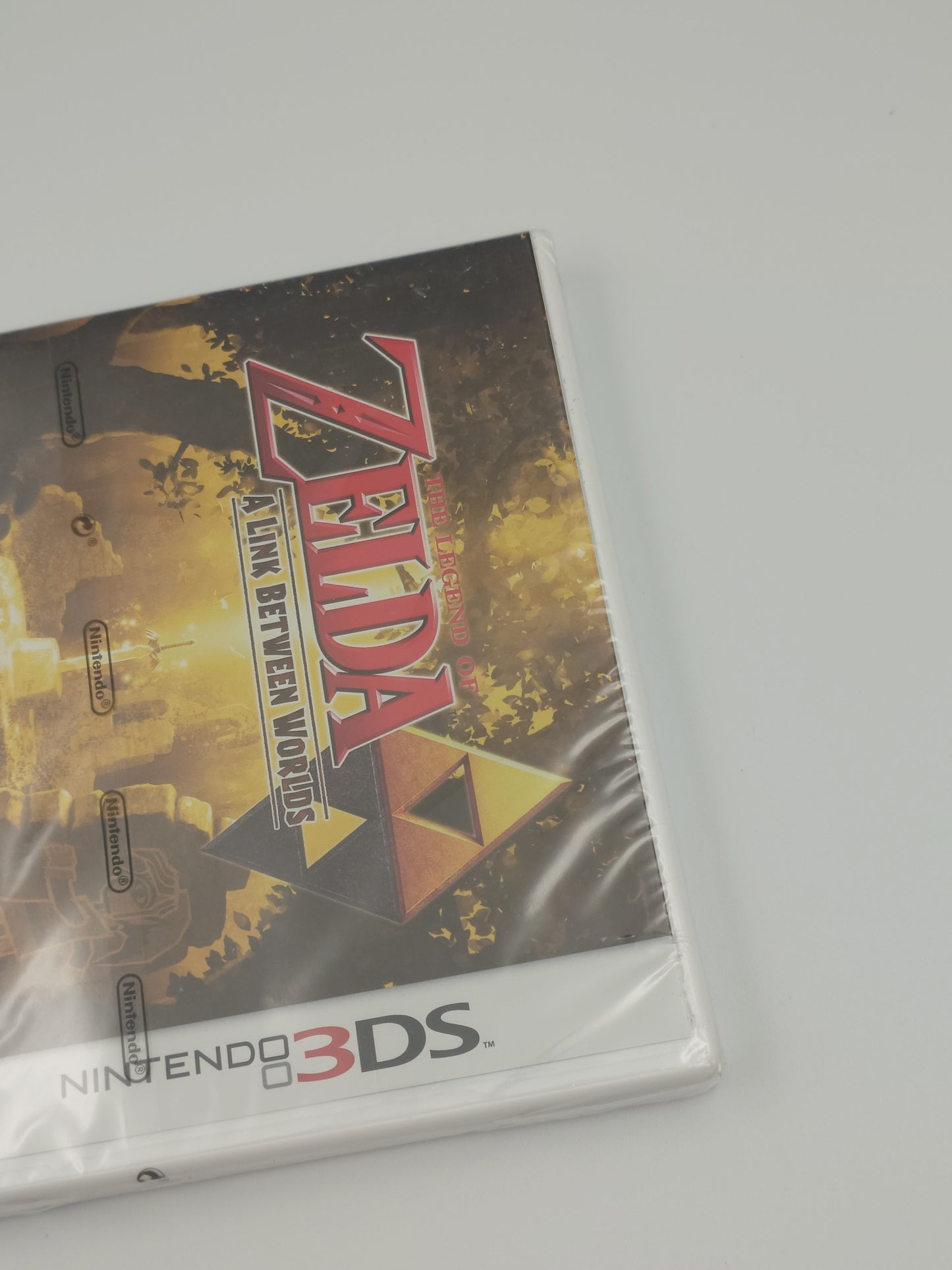 The Legend of Zelda: A Link Between Worlds (Nintendo 3DS, UKV) - Factory Sealed