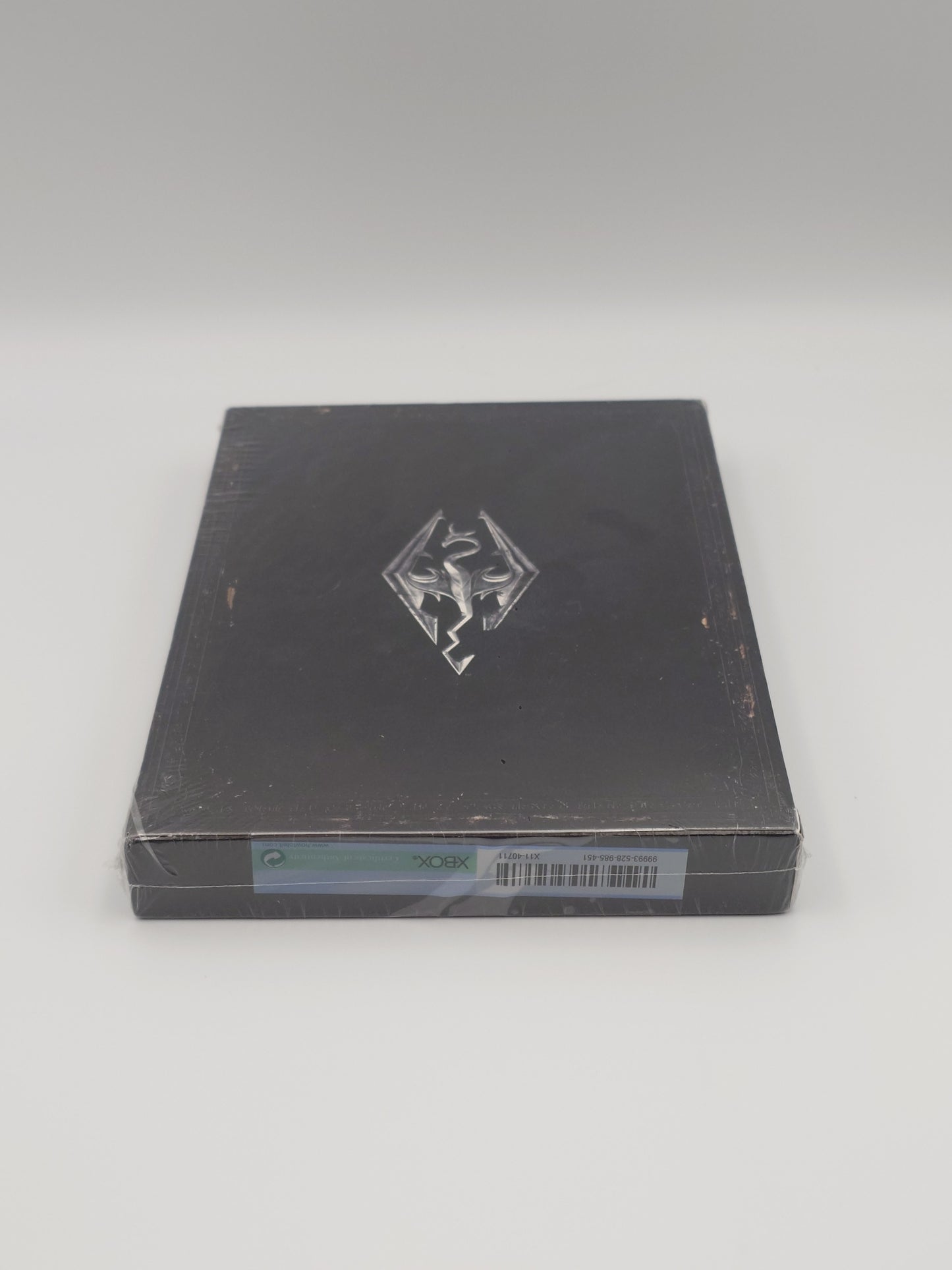 The Elder Scrolls V: Skyrim – Collector's Edition with Custom Acrylic Display Case (Xbox 360, PAL) – Factory Sealed