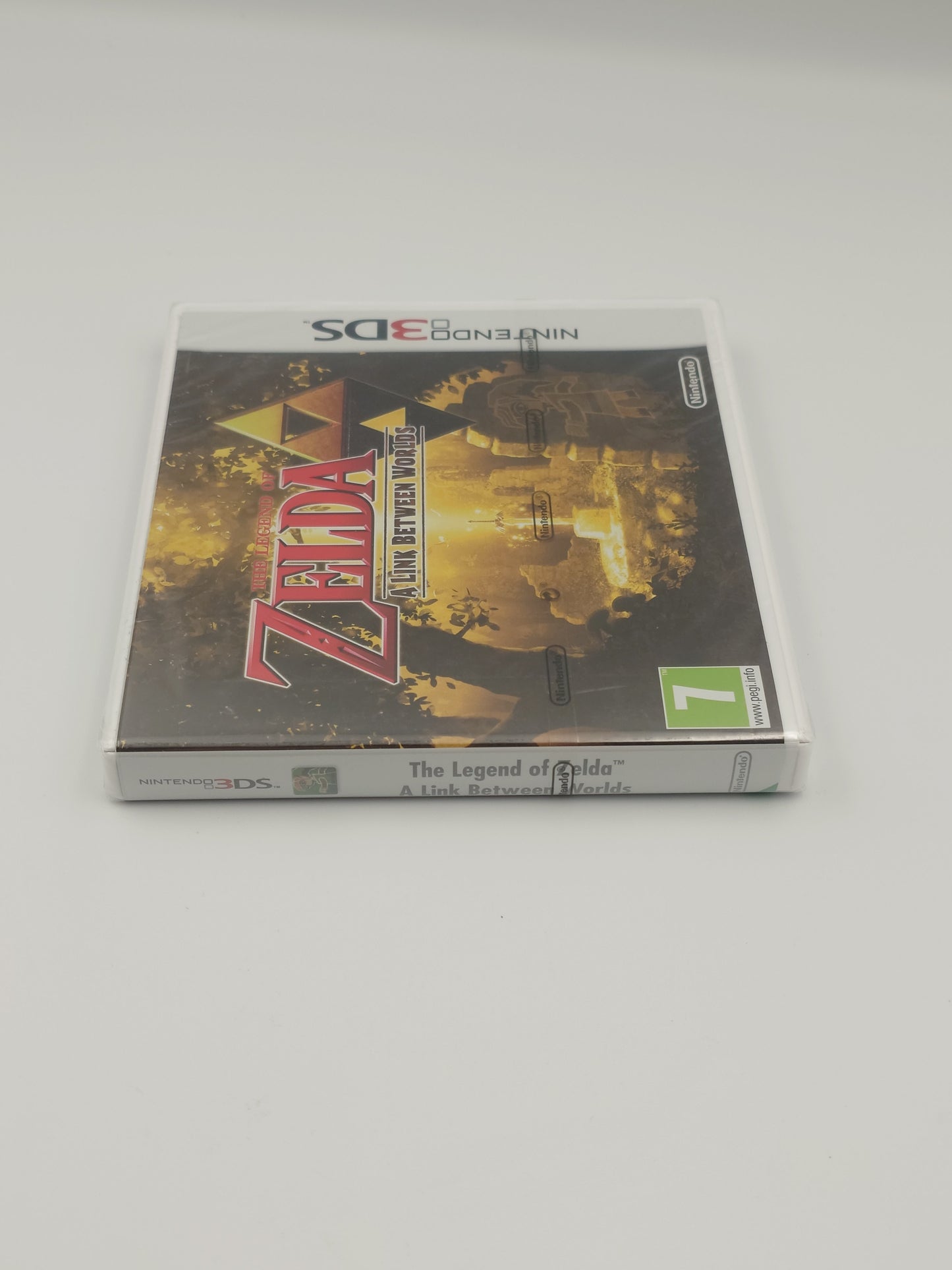The Legend of Zelda: A Link Between Worlds (Nintendo 3DS, UKV) - Factory Sealed