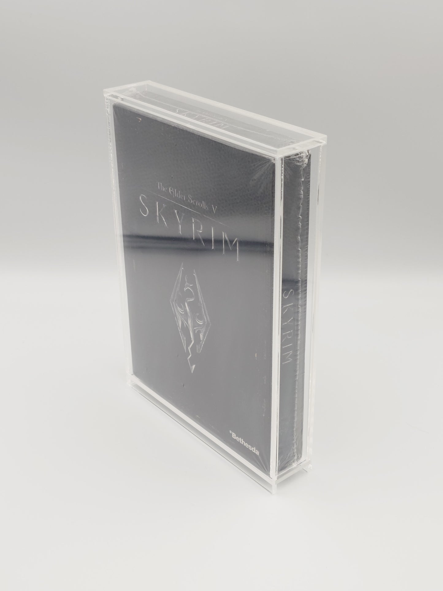 The Elder Scrolls V: Skyrim – Collector's Edition with Custom Acrylic Display Case (Xbox 360, PAL) – Factory Sealed