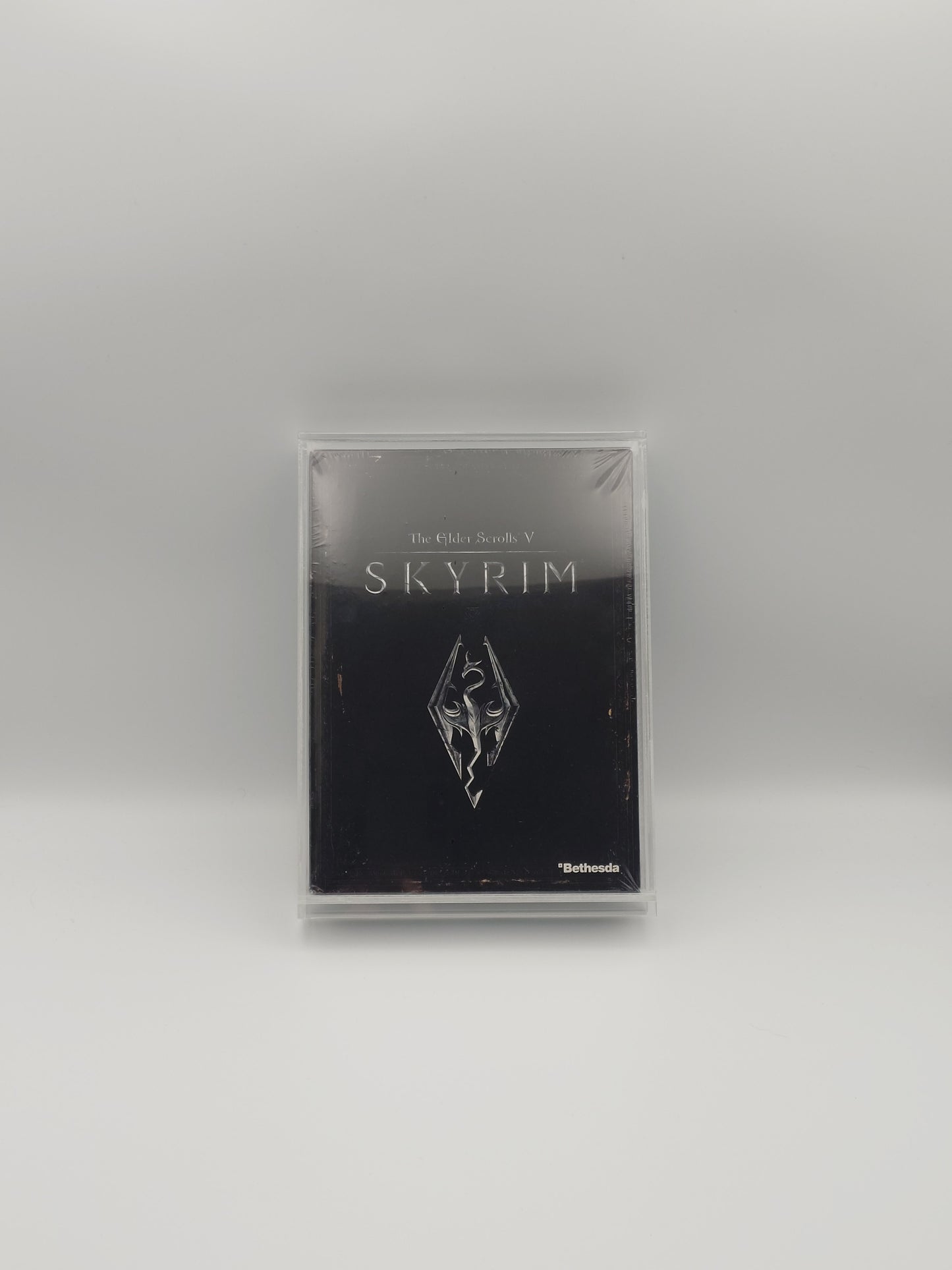 The Elder Scrolls V: Skyrim – Collector's Edition with Custom Acrylic Display Case (Xbox 360, PAL) – Factory Sealed